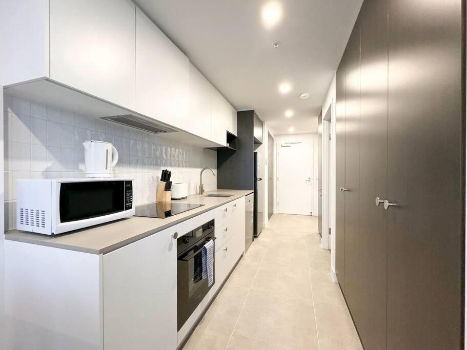 Central Located 1Bedroom Apartment In Woden By Serain Residences Phillip Exterior photo