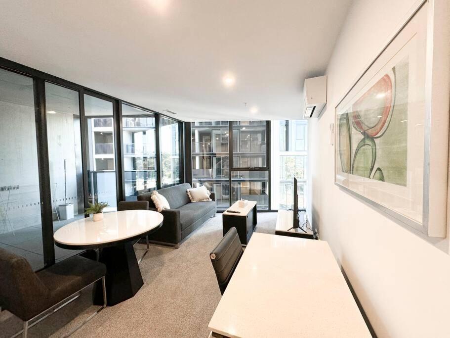 Central Located 1Bedroom Apartment In Woden By Serain Residences Phillip Exterior photo