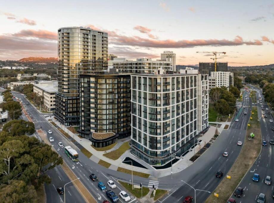 Central Located 1Bedroom Apartment In Woden By Serain Residences Phillip Exterior photo