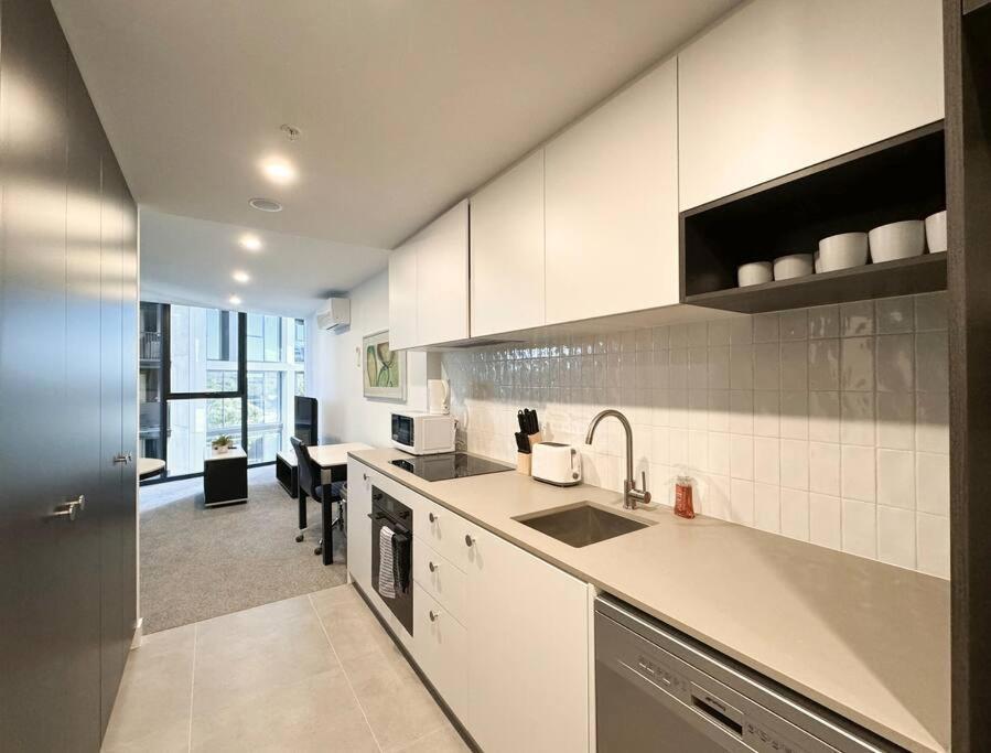 Central Located 1Bedroom Apartment In Woden By Serain Residences Phillip Exterior photo